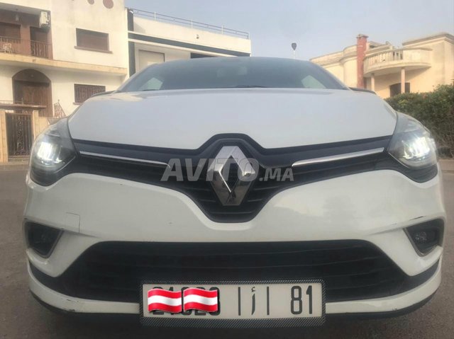 clio 4 automatique modèl 2021 diesel Km 110 000