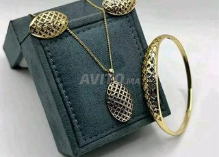 طاقم نسائي أنيق 