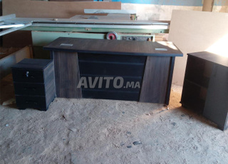 BUREAU COMPTOIR ET ARMOIRE TABLE DE RÉUNION  