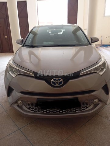 toyota CHR hybride distinctive toute option 