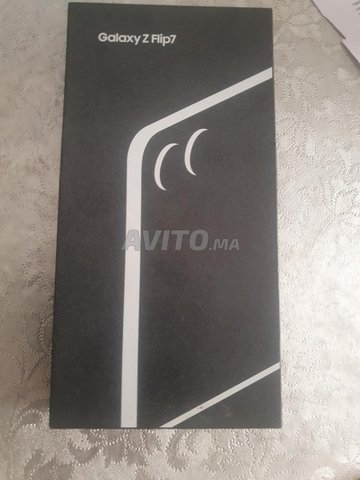  Samsung galaxy Z fliP 7   256 g 12ram 