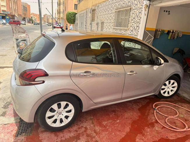 Peugeot208