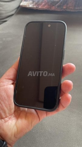 iPhone 15 Pro 128 Go -  1 an - comme neuf