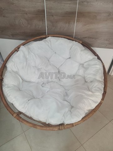 Canapé de rotin en tissu blanc confortable 