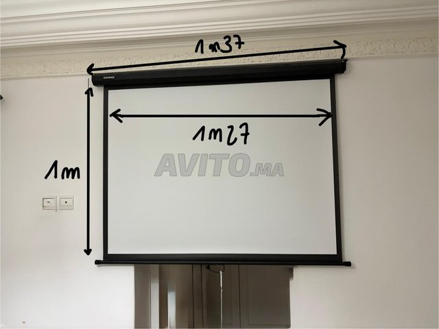 Rideau deroulant pour rétroprojecteur 