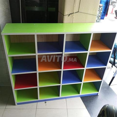 Tables Et Chaises D’École Maternelle En Bon État 