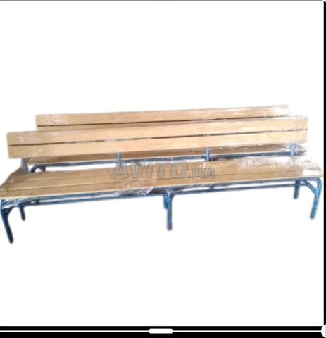 Banc scolaire avec support métallique
