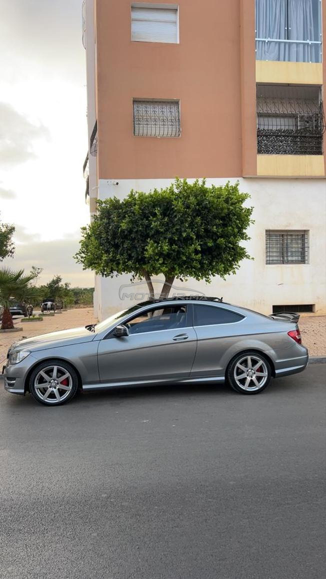 Mercedes-Benz 220 Diesel Automatique 2013 à Salé