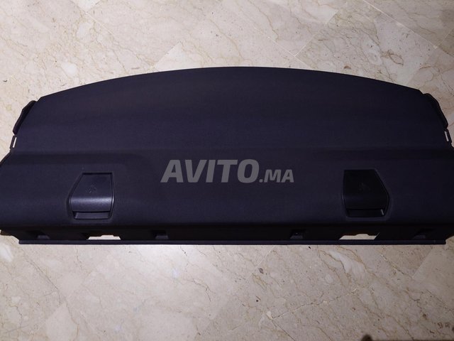 Plage arrière en noir pour BMW série 4