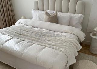 Lit design avec tête de lit coquillage