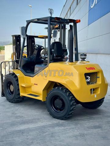 Chariot Élévateur Tout-Terrain FR4D35 triplex 4 mètres
