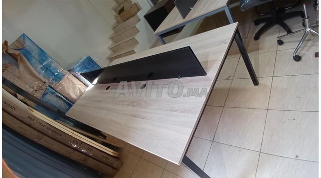 BUREAU MULTIPOSTES مكتبEN BOIS  SEMI MÉTALLIQUE 
