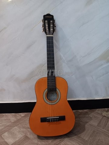 guitar acoustique tres bonne etat 