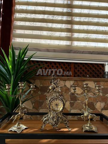 horloge en cuivre avec deux chandeliers en cuivre - 2