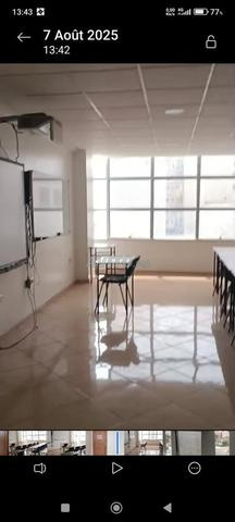 Bureau plein centre sur façade principale