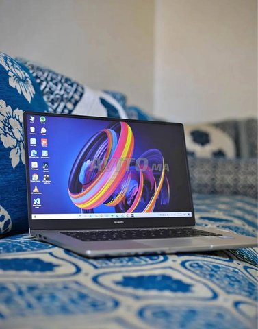 Huawei mate book D15 i5