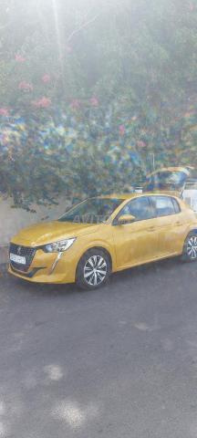 une voiture à vendre - 2