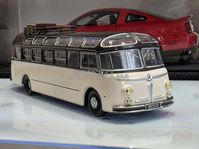 Bus miniature de collection 