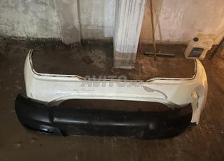 Pare-chocs arrière Kia Rio 2020 avec insert noir