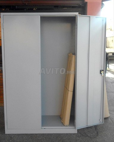 armoire métallique à portes battantes