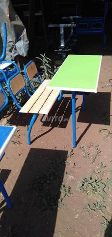 chaise écolier avec pupitre intégré