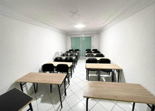 chaise scolaire avec table scolaire disponible