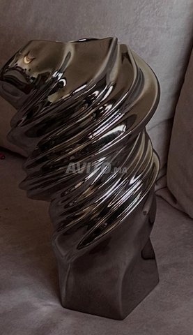 tres joli vase design Silver Squall Vase