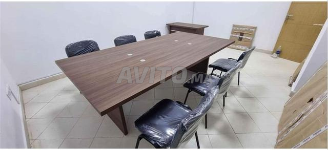 طاولة اجتماع أنيقة Table De Réunions  Iacbh