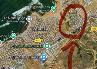 Terrain Villa à 500m de la plage sablettes.