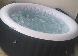jaccuzi quasiment neuf