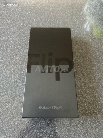 SAMSUNG Z FLIP 4 GOLD 5G 128 BOITRE FERME / MA7AL