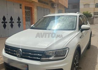 سيارة موجودة في وجدة لمن يهتم يتصل في رقم الموجود