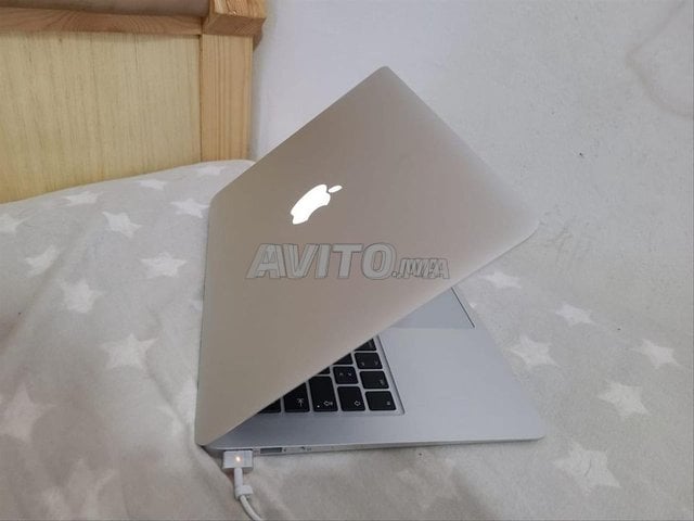 Macbook air i5 2017 128SSD 13 pouce cycle 540