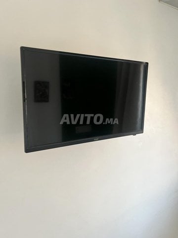 TV  32 pouces avec support et Support murale 