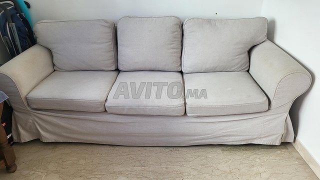 Canapé L IKEA 3 places et Cofre repose pied