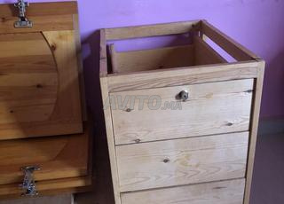 Placard mural 4 portes avec 3 étagères