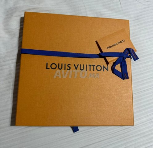 vends foulard Louis Vuitton