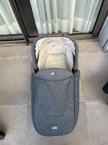 poussette avec les accessoires marque joie