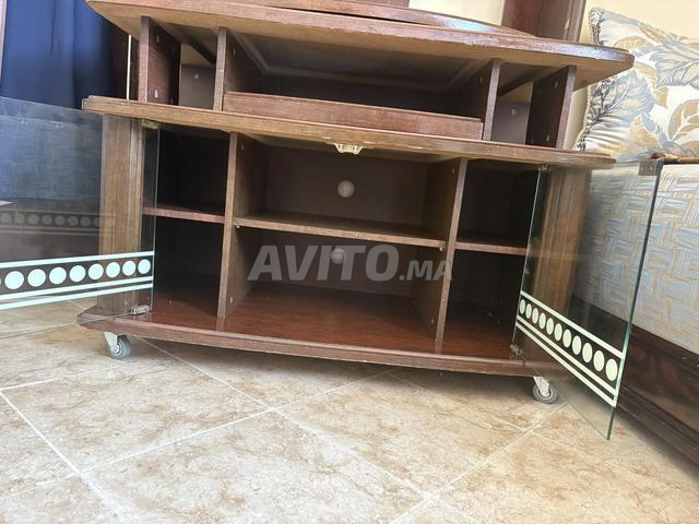 Meuble TV en bois avec portes vitrées  - 2