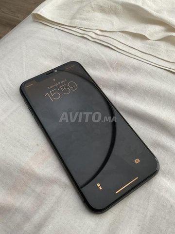 iphone 11 128GB tres bon etat avec 2 coque offert