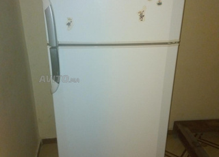 ثلاجة مزال نقية عندها لتحت لي مكتبردش مزيان