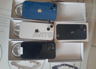 iphones 14 et deux autres iphnes13