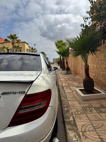 Mercedes-Benz 220 Diesel Manuelle 2010 à Tinghir