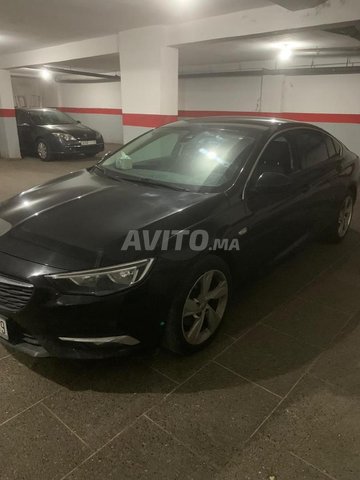  opel insignia année 2019 boite auto très bon etat