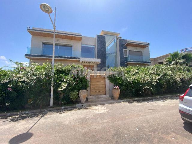 VILLA DE PRESTIGE A VENDRE A DAR BOUAAZA 1000M 