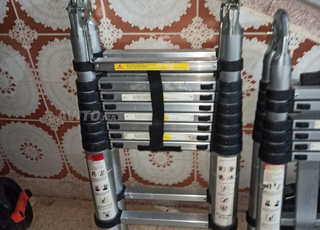 Échelle télescopique pliable — légère et pratique