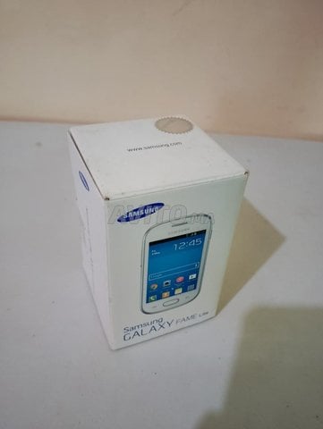 Samsung Galaxy Fame Lite  Neuf avec Tout en boite