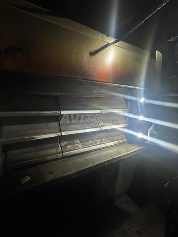 فرن عصري تقليدي مغربي مع عجانه عصرية حديثة