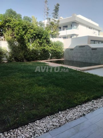 rez de jardin avec piscine prive a louer vide