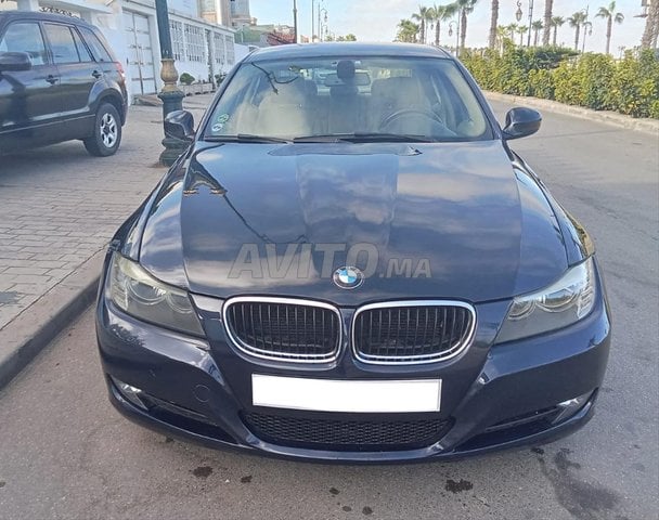 BMW serie 3 essence modèle 2011 